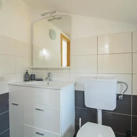 Vacation House Glorious Villa Mali Drvenik