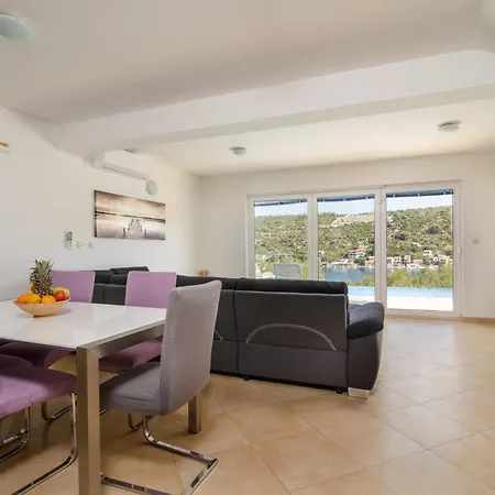 Vacation House Glorious Mali Drvenik