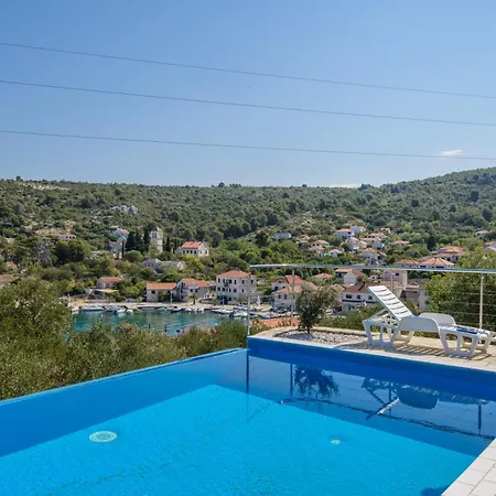 Vacation House Glorious Villa *