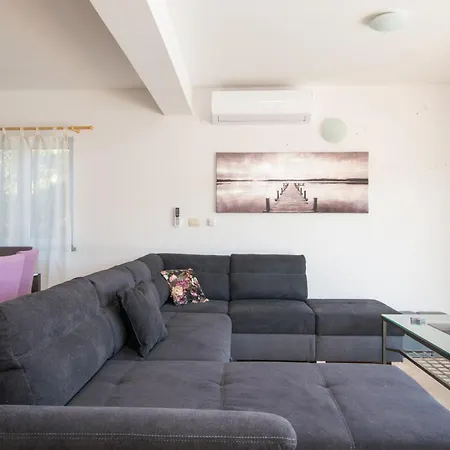 Vacation House Glorious Villa Mali Drvenik
